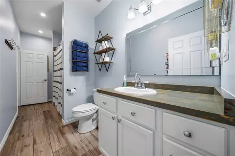 Bath - 105 S 6th St, Celeste, TX 75423 photo 3 of 3