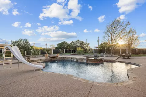 6925 Sky Rd, Joshua, TX 76058
