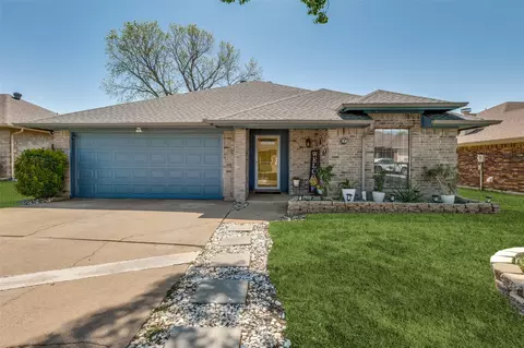 7504 Sean Dr, North Richland Hills, TX 76182