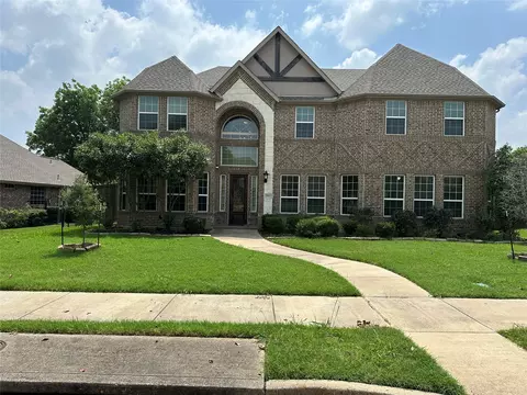 2813 Regents Park Ln, Garland, TX 75043