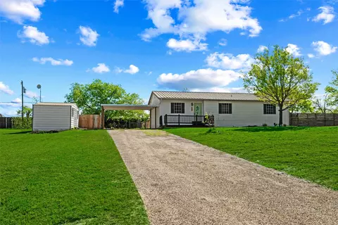 6028 Bear Creek Dr E, Fort Worth, TX 76126
