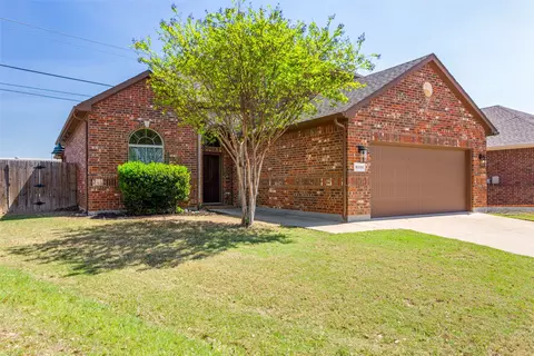 8320 Deer Bluff Ln, Fort Worth, TX 76179
