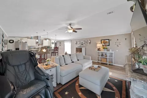 130 Firefly Dr, Springtown, TX 76082 photo 5