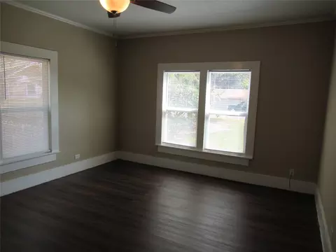 Living - 1402 Walnut St, Commerce, TX 75428 photo 2 of 3