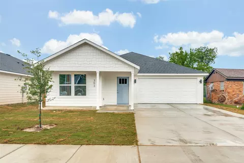 303 Stallings St, Terrell, TX 75160