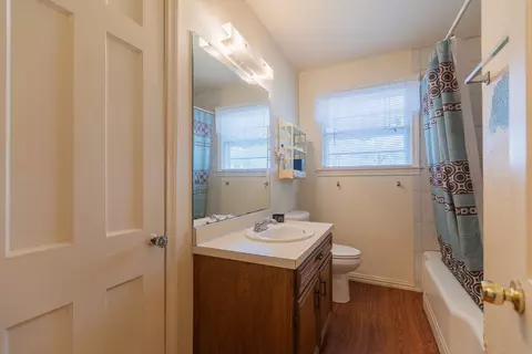 Bath - 1630 Mckenzie Ave, Waco, TX 76708 photo 2 of 2