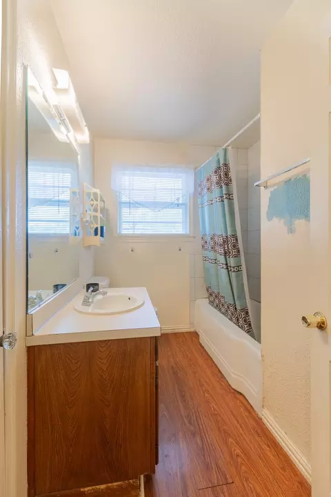 Bath - 1630 Mckenzie Ave, Waco, TX 76708 photo 1 of 2