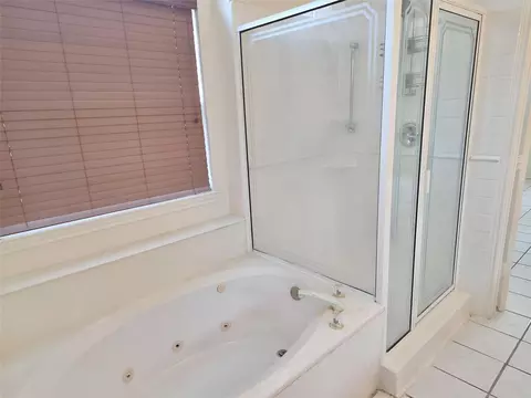 Bath - 707 E Grubb Dr, Mesquite, TX 75149 photo 1 of 2