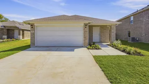 1913 Glory Dr, Bonham, TX 75418