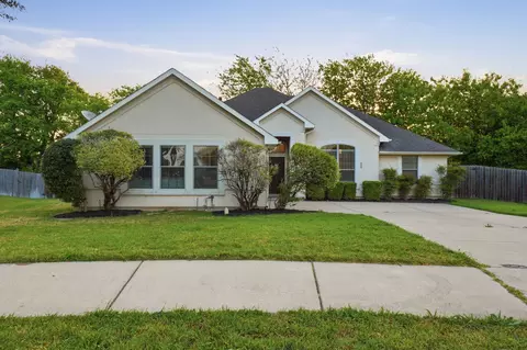 500 Hidden Meadow Ct, Desoto, TX 75115
