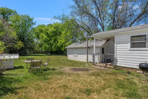 Exterior - 3528 N 25th St, Waco, TX 76708 photo 4 of 6