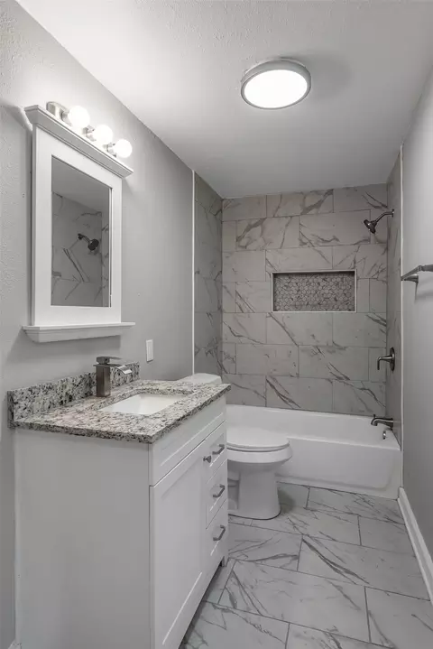 Bath - 224 Prysock Rd, Doyline, LA 71023 photo 1 of 2