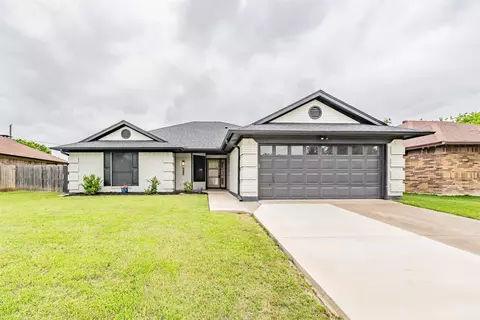 6514 Aires Dr, Arlington, TX 76001