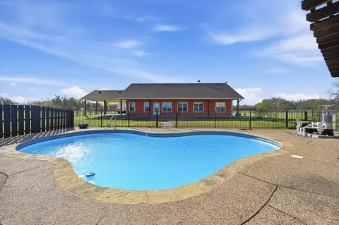 1616 Nash Howard Rd, Waxahachie, TX 75165