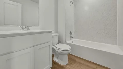 Bath - 1921 Glory Dr, Bonham, TX 75418 photo 2 of 4