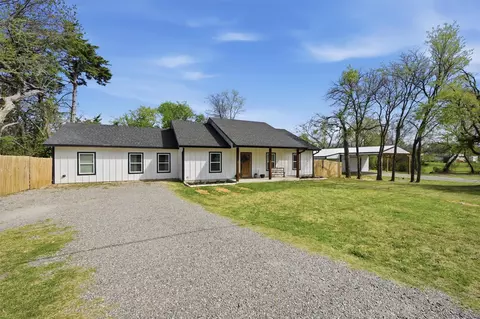 501 Bonham St, Tom Bean, TX 75491