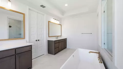 Bath - 10001 Sagehawk Dr, Denton, TX 76205 photo 2 of 2