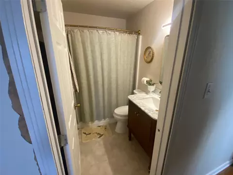 Bath - 807 Gantt St, Bangs, TX 76823 photo 1 of 2