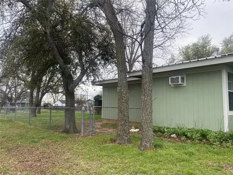 Exterior - 807 Gantt St, Bangs, TX 76823 photo 2 of 8