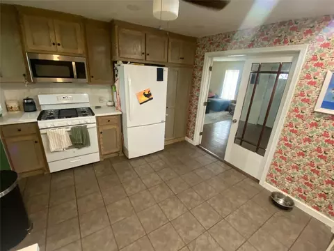 Kitchen - 807 Gantt St, Bangs, TX 76823 photo 2 of 2