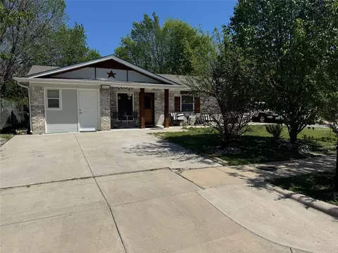 320 Pecan St, Wilmer, TX 75172