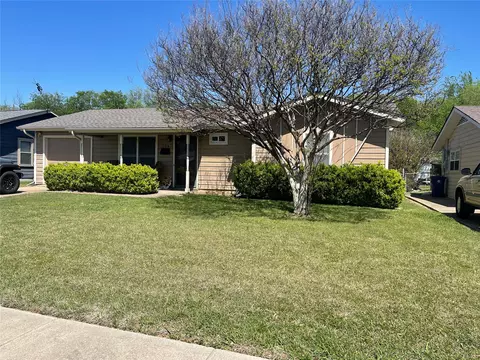 524 Renfro St, Burleson, TX 76028