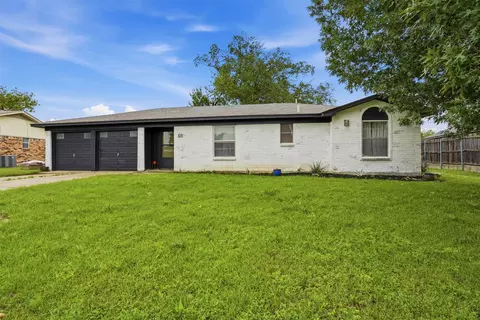1015 Keller Ave, Benbrook, TX 76126