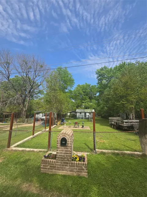 134 Grissom Dr, Gun Barrel City, TX 75156