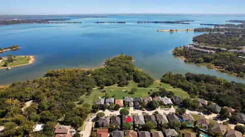 904 Lake Bluff Dr, Lake Dallas, TX 75065