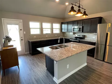 Kitchen - 3920 S Fork Ranch Rd, Waco, TX 76705 photo 3 of 6