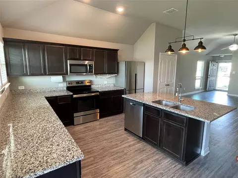 Kitchen - 3920 S Fork Ranch Rd, Waco, TX 76705 photo 5 of 6