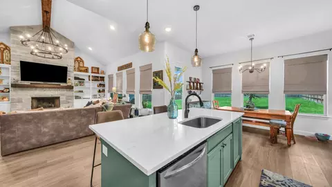 119 Oak View Dr, Godley, TX 76044