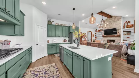 119 Oak View Dr, Godley, TX 76044