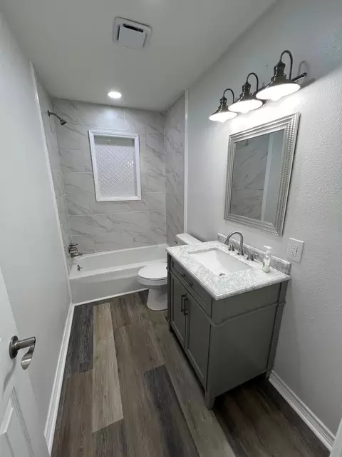 Bath - 8740 County Road 2403, Tool, TX 75143 photo 1 of 3