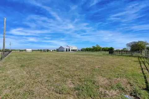 2641 Bode Rd, West, TX 76691 photo 4