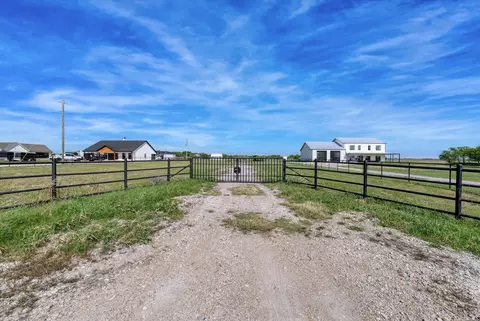 2641 Bode Rd, West, TX 76691 photo 2