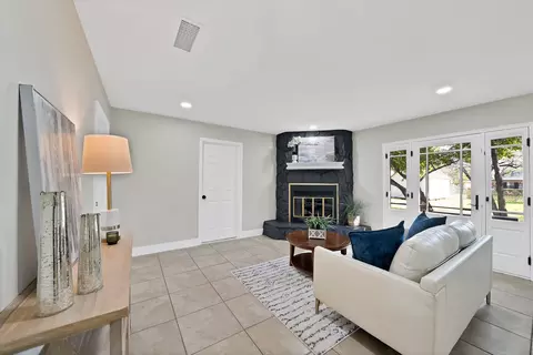 1213 Walker Dr, Hurst, TX 76053