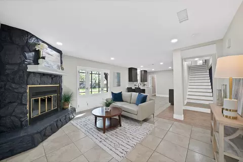 1213 Walker Dr, Hurst, TX 76053