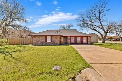 1010 Bolivar St, Sanger, TX 76266