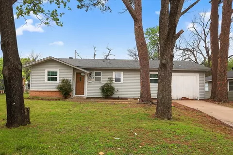 7224 Greenlee St, Fort Worth, TX 76112