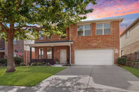 9009 Golden Sunset Trl, Fort Worth, TX 76244