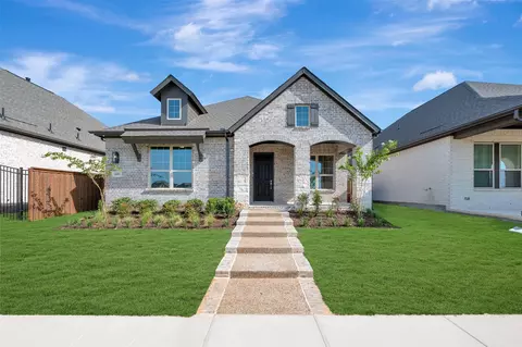 2081 Pine Grove Ln, Arlington, TX 76005