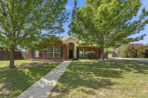 636 Whitetail Deer Ln, Crowley, TX 76036