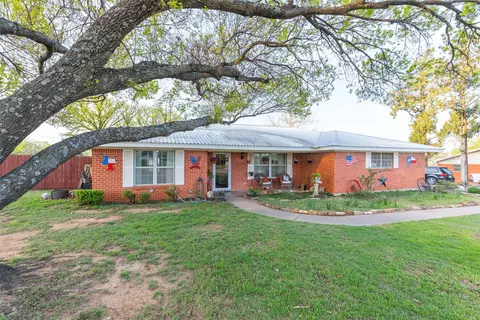 771 E 6th St, Baird, TX 79504