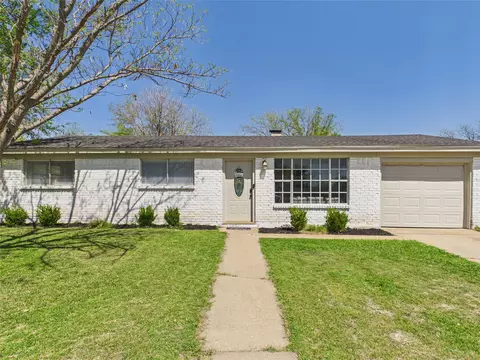 Exterior - 321 E Pne, Jacksboro, TX 76458 photo 2 of 5