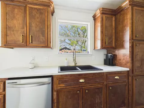 Kitchen - 321 E Pne, Jacksboro, TX 76458 photo 3 of 3