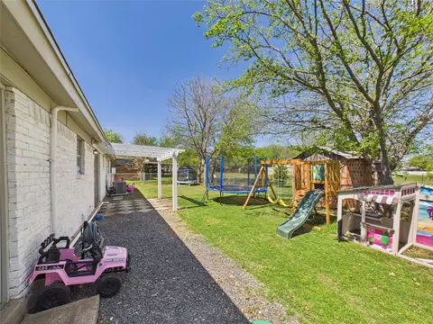 Exterior - 321 E Pne, Jacksboro, TX 76458 photo 5 of 5