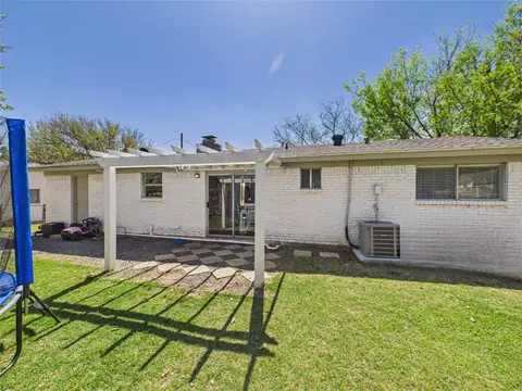 Exterior - 321 E Pne, Jacksboro, TX 76458 photo 4 of 5