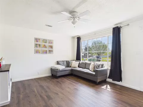 Living - 321 E Pne, Jacksboro, TX 76458 photo 3 of 5