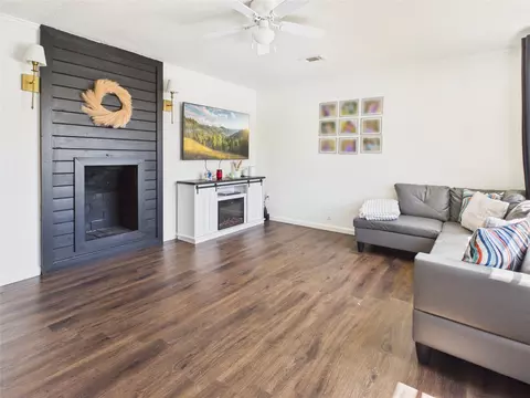 Living - 321 E Pne, Jacksboro, TX 76458 photo 1 of 5